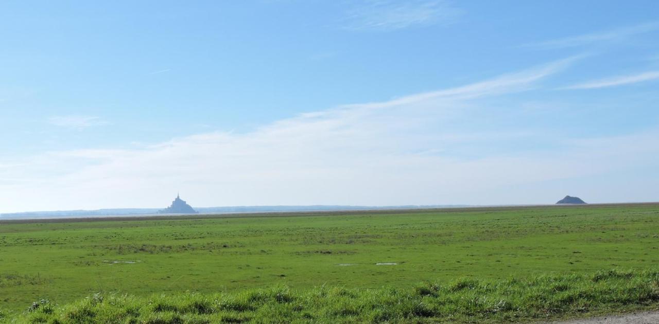 Gite De Charme "La Maison Saint-Leonard" Avec Piscine, Spa, Vue Sur Le Mont Saint-Michel Vains Екстер'єр фото